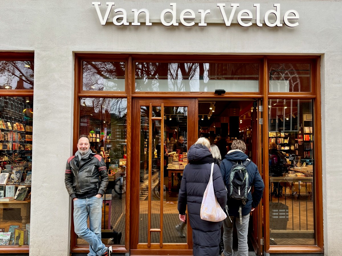 Guest Post: Bibber Visits the&nbsp;Bookshop